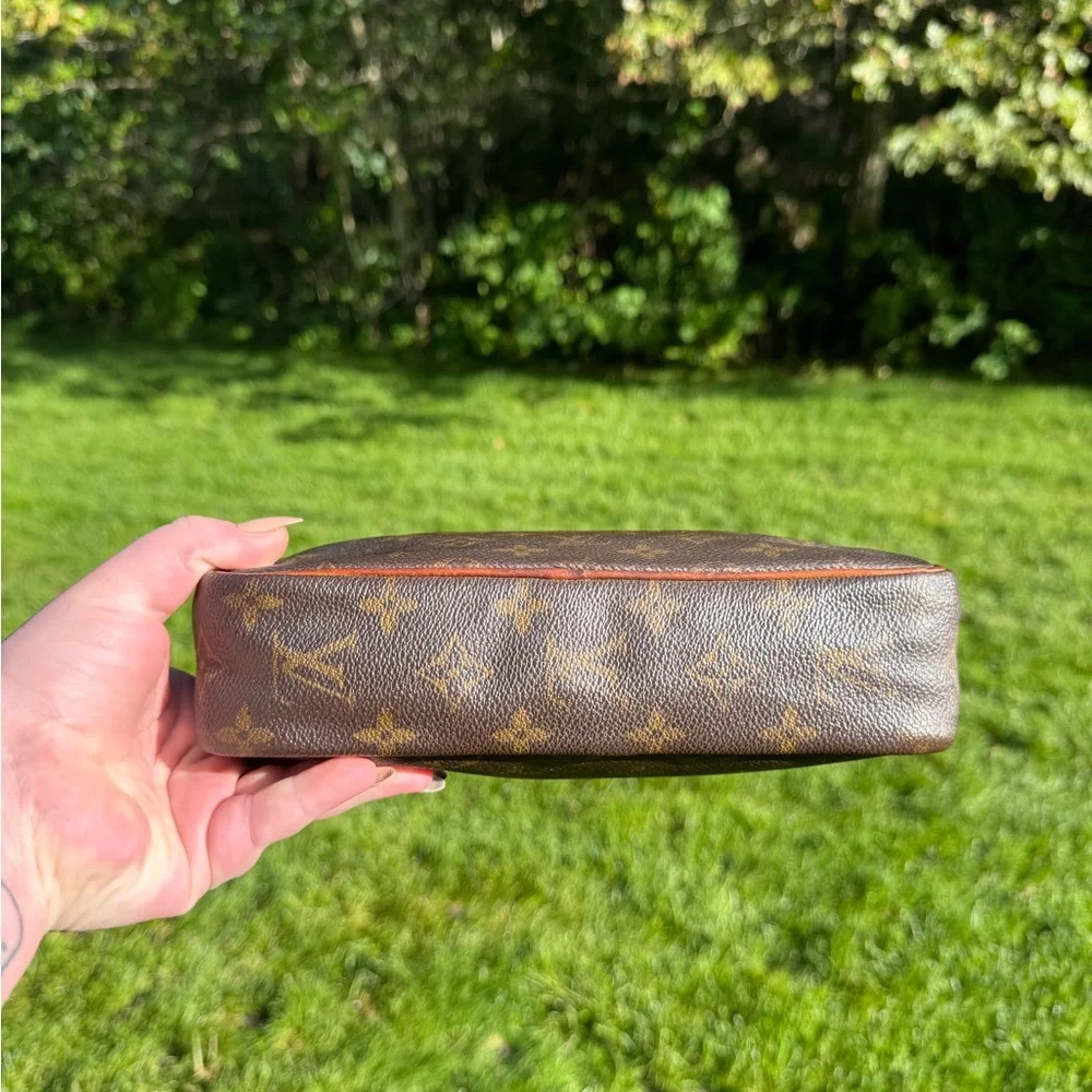 Louis Vuitton Monogram Brown Toilletries Bag - Picture 3 of 9